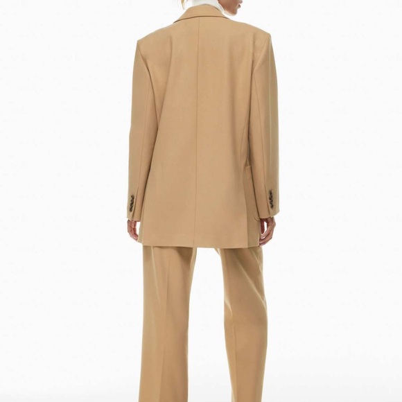 Allegro Blazer
Double-breasted relaxed twill blazer - Picture 16 of 16